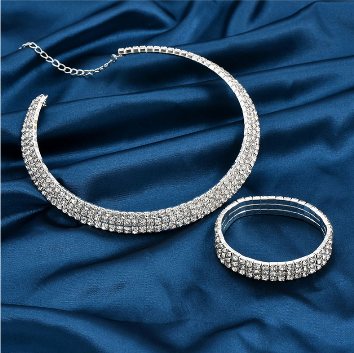 Set of 2 neckpiece choker and bracelete