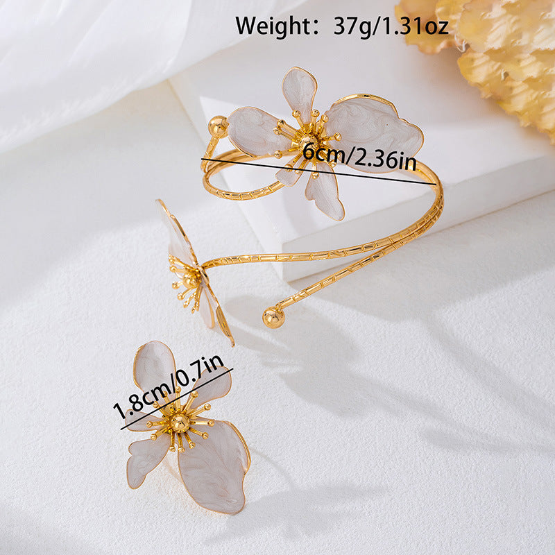 MARGRET PRINCESS cuff bracelet with ring