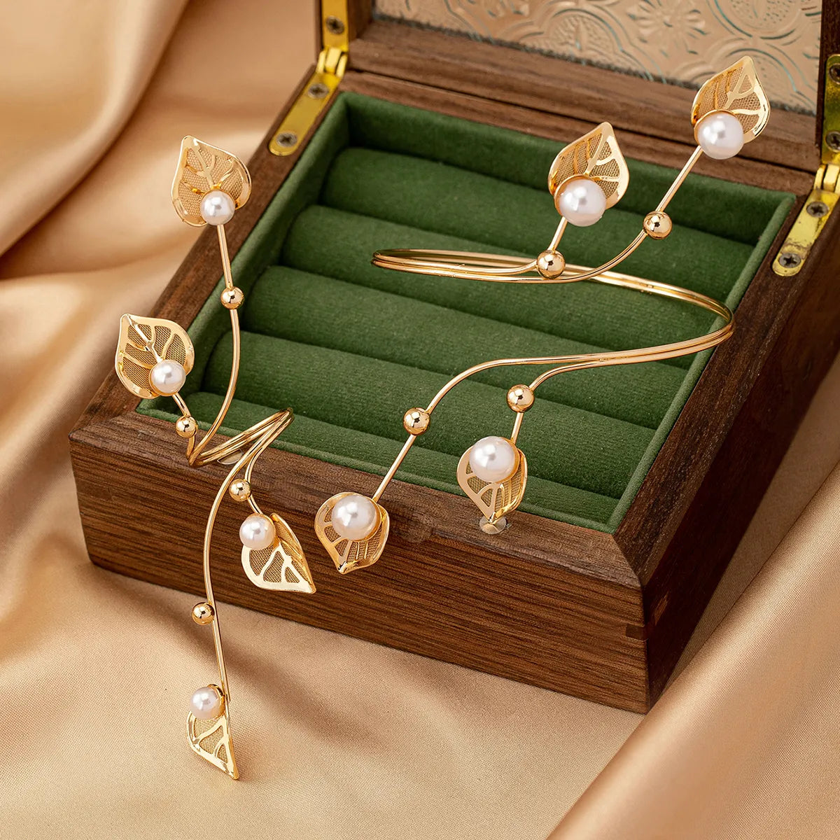 Ferrow Women's Rings and unique Bangle