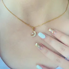 minimal dainty neckpiece