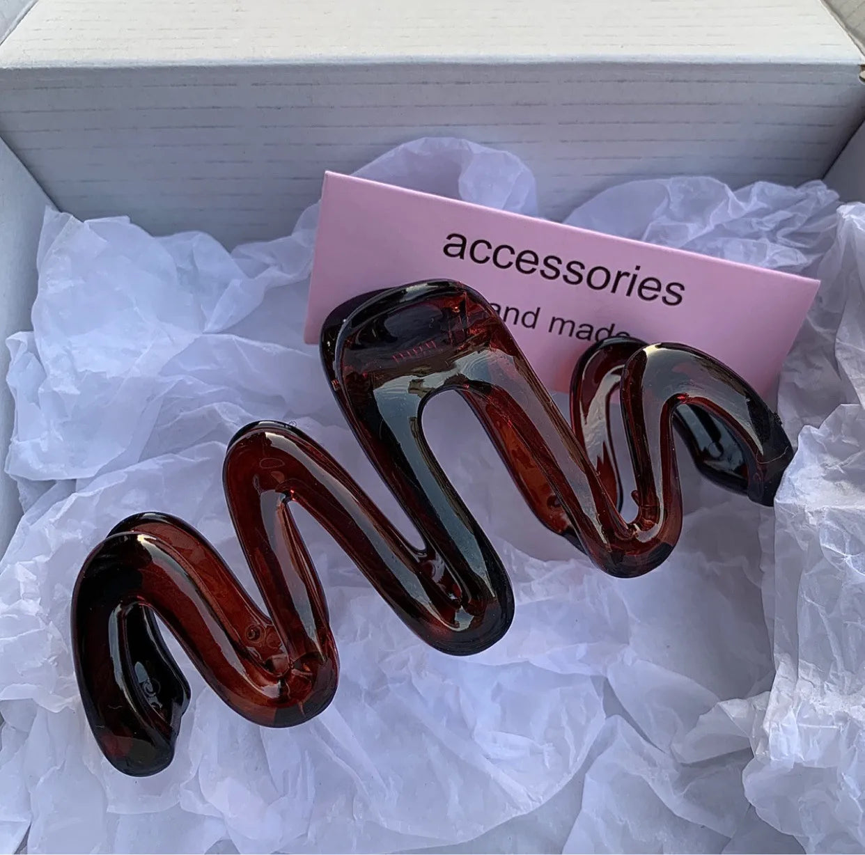 Wavy no slip claw clip